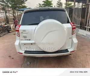 Toyota RAV4 Limited V6 4x4 2009 White