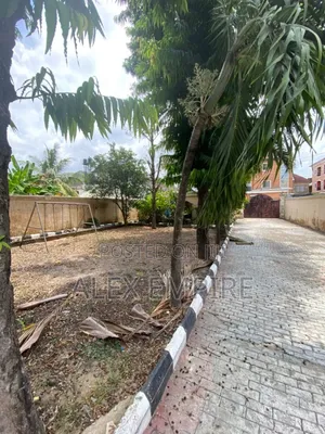 5bdrm Duplex in Ago Palace for rent