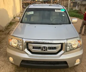 Honda Pilot Touring w/RES/Navi FWD (3.5L 6cyl 5A) 2011 Silver