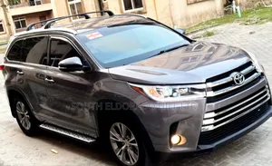 Toyota Highlander LE 4dr SUV AWD (3.5L 6cyl 6A) 2015 Gray