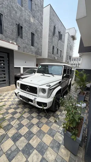Mercedes-Benz G-Class G63 AMG 4dr SUV 4WD (5.5L 8cyl Turbo 7A) 2015