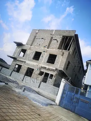 5bdrm Townhouse/Terrace in Aina Ajayi Estate, Ikeja for sale