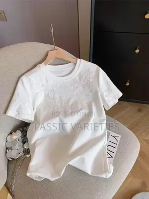Lux’ White Pertan Basic Top