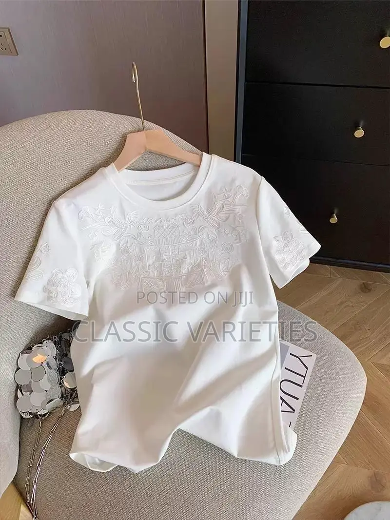 Lux’ White Pertan Basic Top