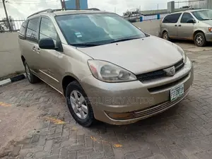 Toyota Sienna 2005 Gold