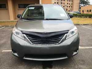 Toyota Sienna LE 8 Passenger 2011 Green