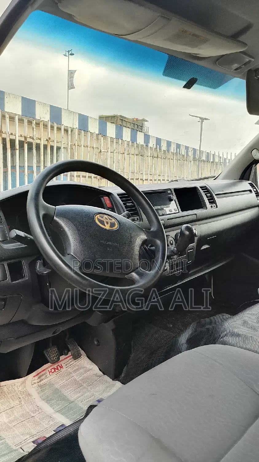 Toyota HiAce 2012 White