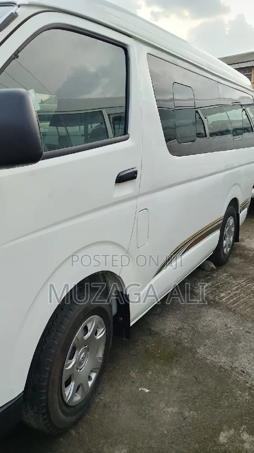 Toyota HiAce 2012 White