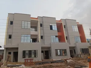 5bdrm Duplex in Mende for sale