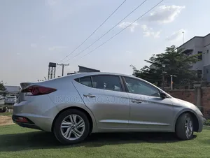 Hyundai Elantra SEL 2019 Silver