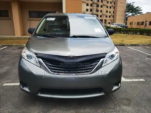 Toyota Sienna LE 8 Passenger 2011 Green