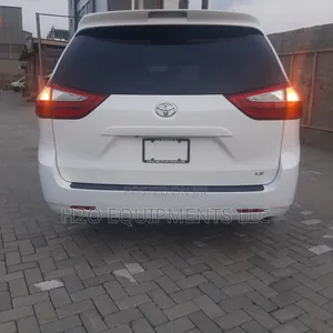 Toyota Sienna LE 7-Passenger 4dr Minivan AWD (3.5L 6cyl 6A) 2015 White