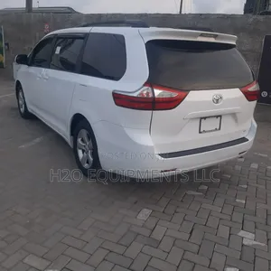 Toyota Sienna LE 7-Passenger 4dr Minivan AWD (3.5L 6cyl 6A) 2015 White