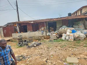 6bdrm Bungalow in Abesan Estate Ipaja, Akowonjo for sale