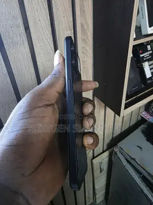 Realme V20 128 GB Black