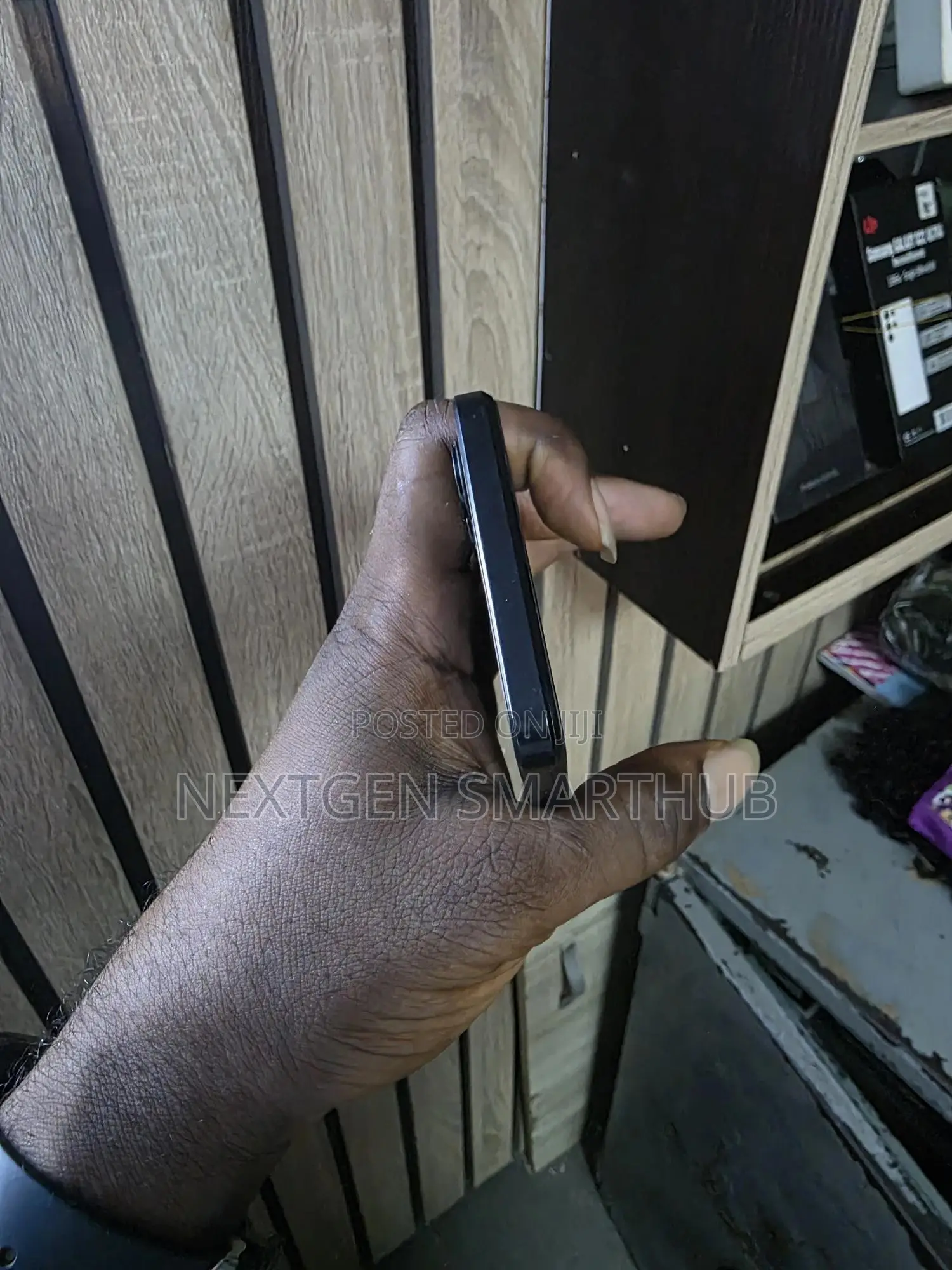 Realme V20 128 GB Black