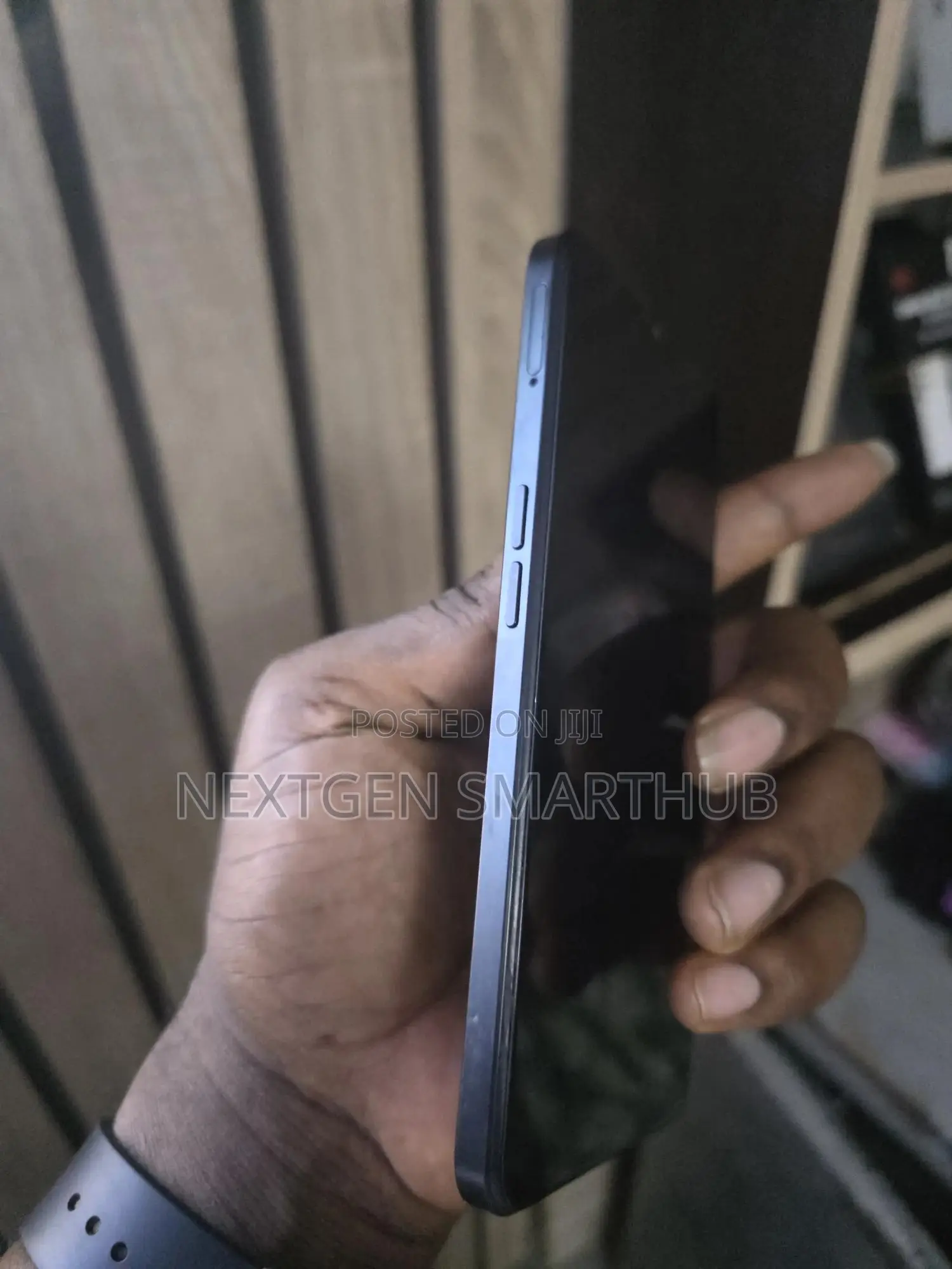 Realme V20 128 GB Black