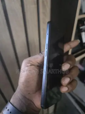 Realme V20 128 GB Black