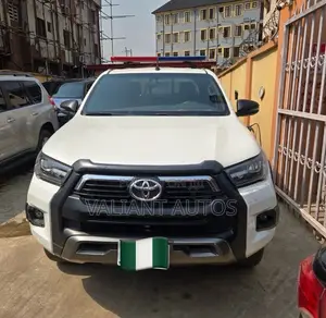 Toyota Hilux 2021 White