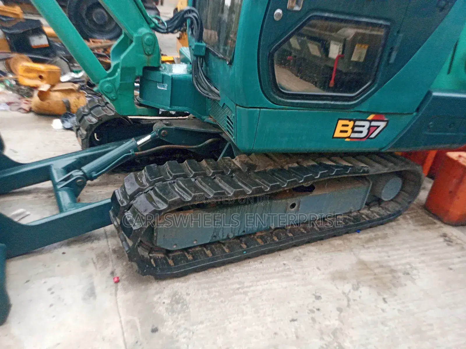 B37 Foreign Used Yanmar Mini Excavator.