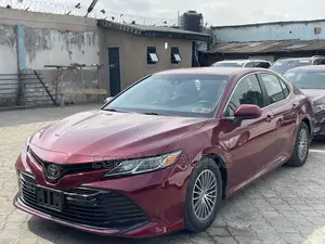 Toyota Camry LE FWD (2.5L 4cyl 8AM) 2018 Red