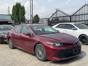 Toyota Camry LE FWD (2.5L 4cyl 8AM) 2018 Red