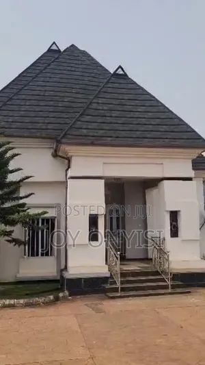 5bdrm Bungalow in Benin City for sale