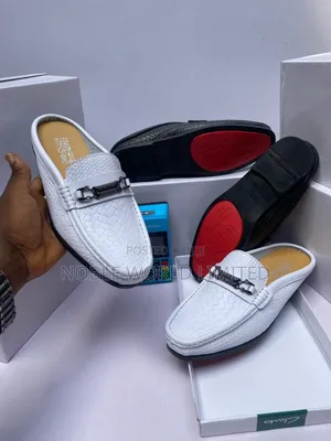 White/Black Solid Half Shoes Aku 6e