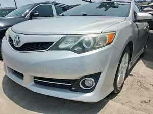 Toyota Camry SE 4dr Sedan (2.5L 4cyl 6A) 2013 Silver