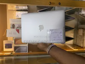 Laptop Apple MacBook Air 2017 8GB Intel Core i5 SSD 512GB