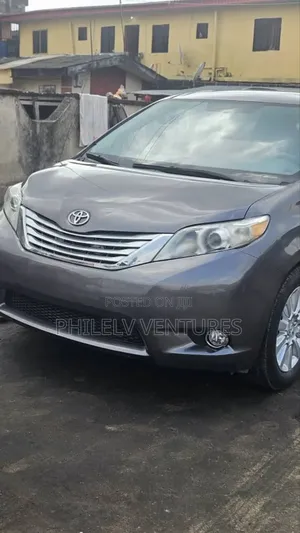 Toyota Sienna Limited FWD 7-Passenger 2013 Gray