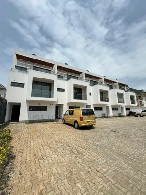 4bdrm Duplex in Chevron for sale