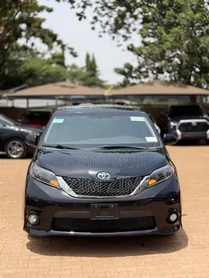 Toyota Sienna SE Premium 8-Passenger 4dr Minivan (3.5L 6cyl 6A) 2015