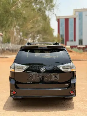 Toyota Sienna SE Premium 8-Passenger 4dr Minivan (3.5L 6cyl 6A) 2015