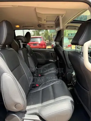 Toyota Sienna SE Premium 8-Passenger 4dr Minivan (3.5L 6cyl 6A) 2015