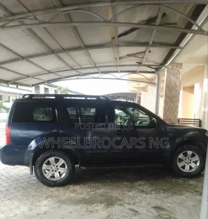 Nissan Pathfinder LE Platinum 4x4 2004 Blue