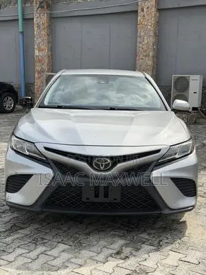 Toyota Camry SE FWD 2020 Silver