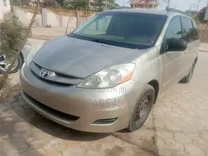 Toyota Sienna 2009 Gold