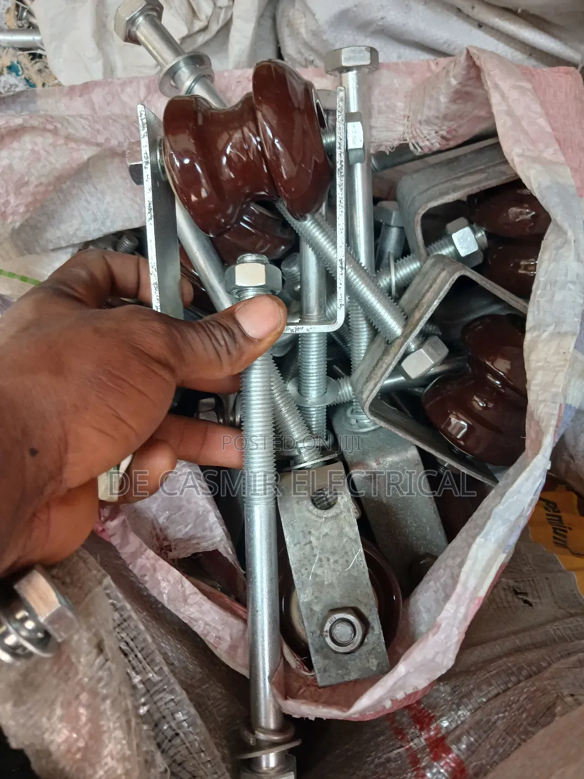 Galvanized D Iron With Shackle