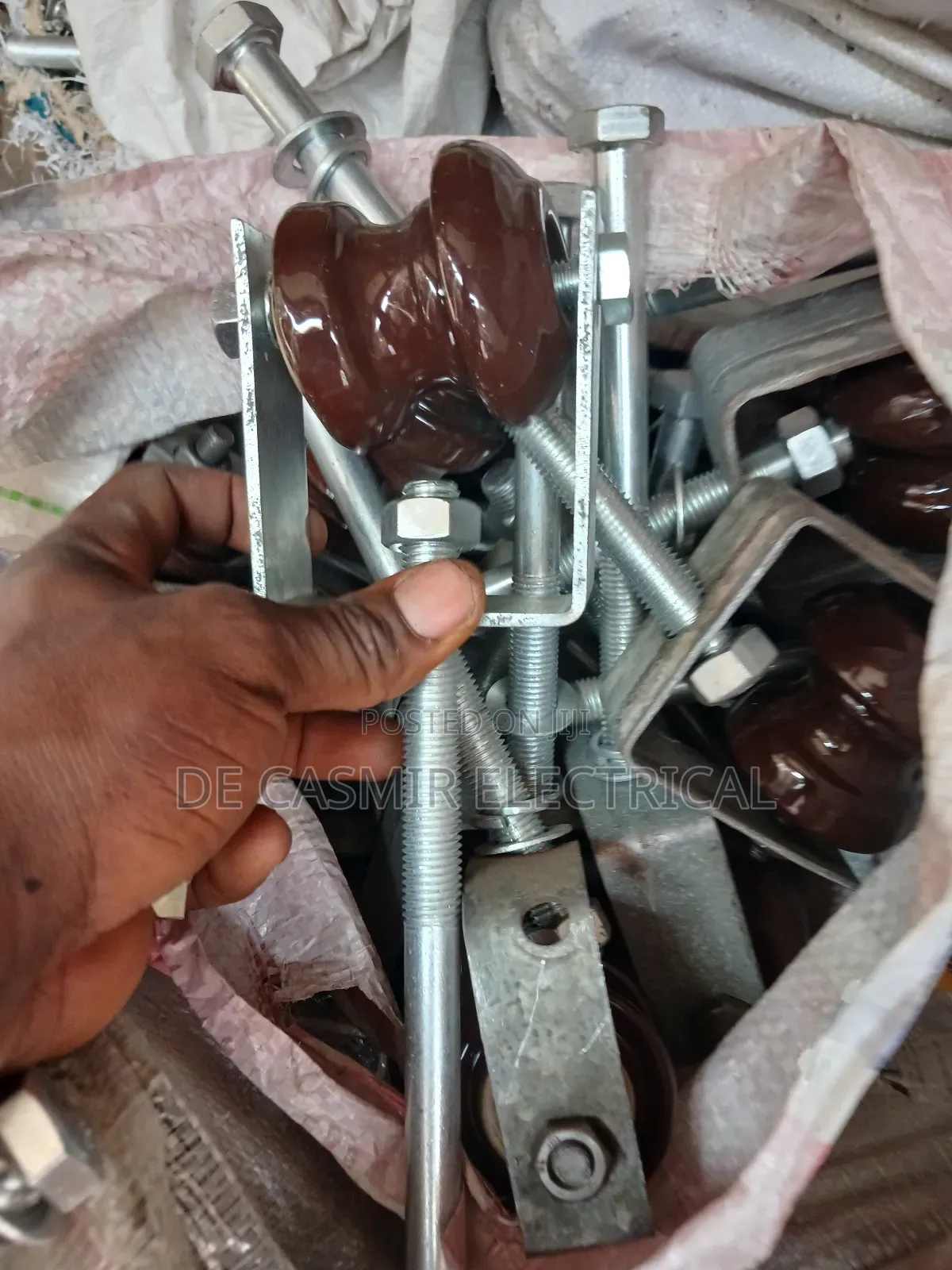 Galvanized D Iron With Shackle