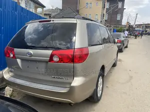 Toyota Sienna LE 2008 Gray