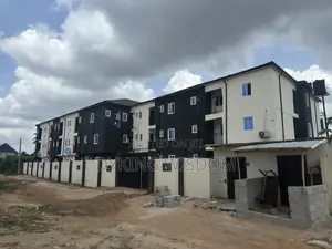 20bdrm House in Samuel Orji Close, Owerri for sale
