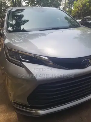 Toyota Sienna 2021 Gold