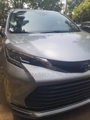 Toyota Sienna 2021 Gold