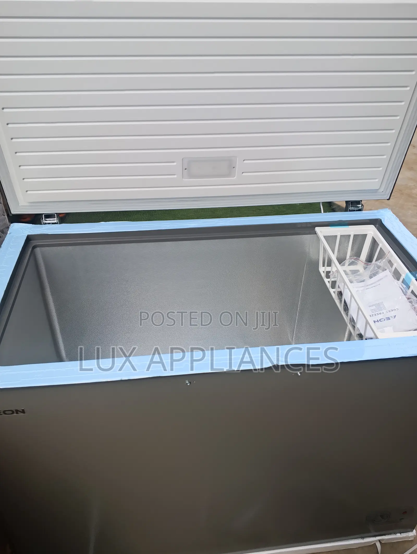Aeon 300l Freezer With Adjustable Temperature Control