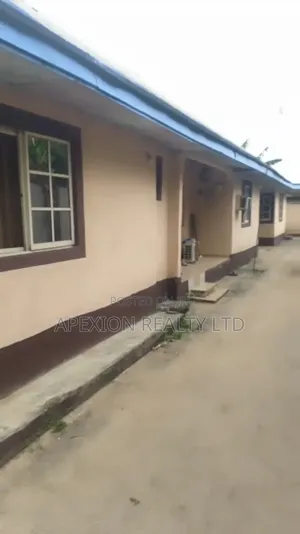 2bdrm Block of Flats in Lord Chosen for sale