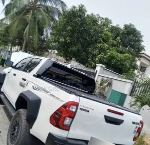Manual Rolling Boot Cover With Gr Sport Spoiler for New Model Hilux
