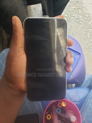 Apple iPhone XR 64 GB White