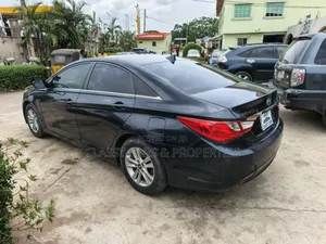 Hyundai Sonata Limited 2.0T Sedan (2.0L 4cyl 6A) 2011 Blue