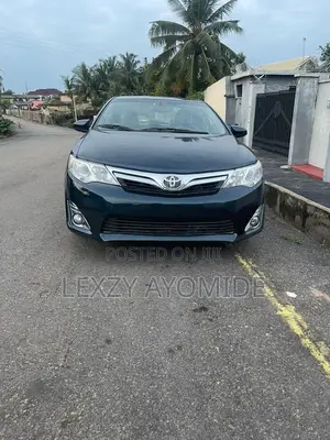 Toyota Camry XLE 4dr Sedan (2.5L 4cyl 6A) 2013 Black